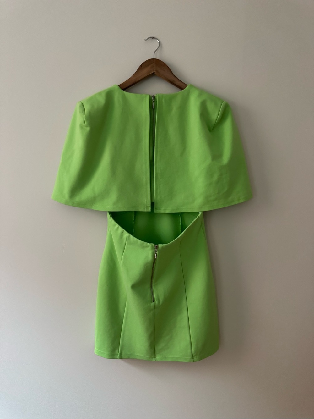 NWT ELLIATT V-Neck Cape Mini Dress M - Picture 6 of 15